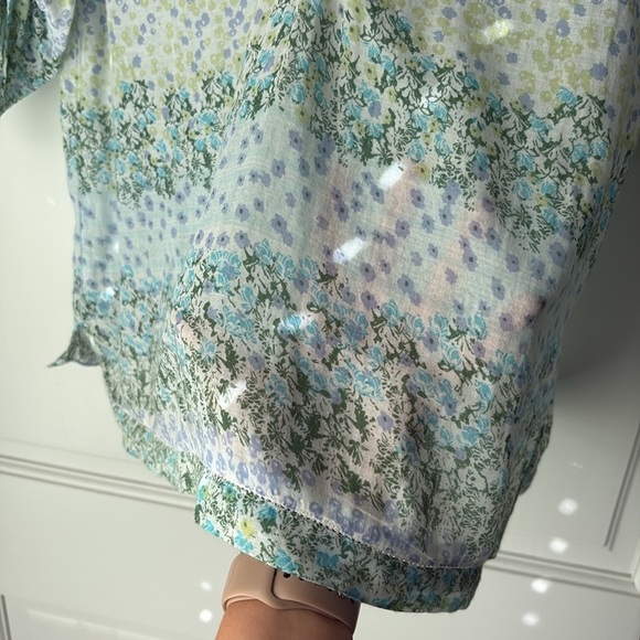 Gloria Vanderbilt Blue and Green Floral Blouse size 1 - Picture 5 of 7